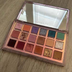 Huda beauty - mercury retrograde palette